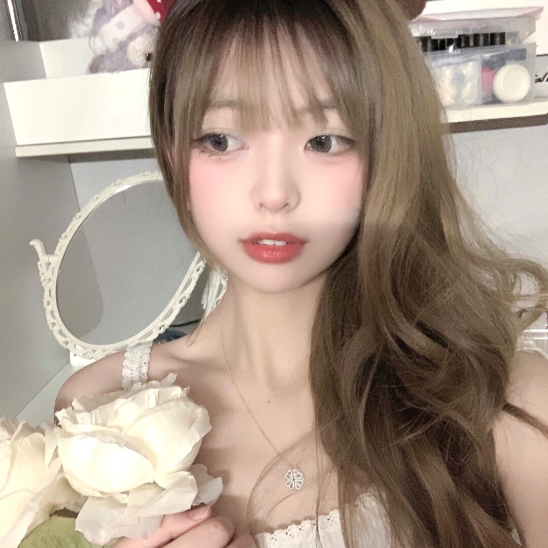 《某女星被曝隐婚三年，对象是圈外富商》配图