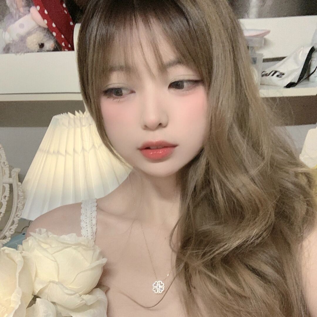 《网红情侣互撕，女方控诉男方家暴》配图